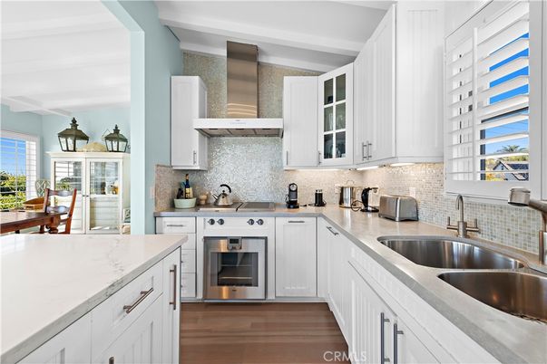 Dining room, Interior, Kitchen, Stainless Steel Appliances, Wood Texture Flooring