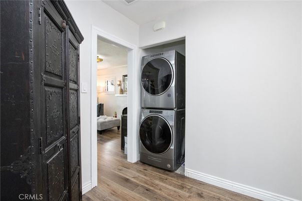 Interior, Utility Closets, Washer, Wood Texture Flooring