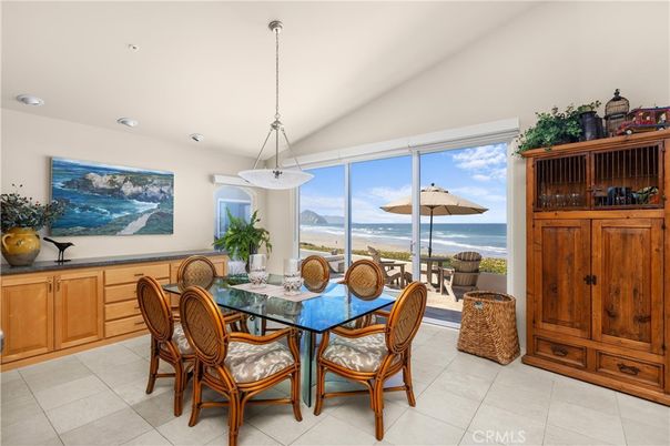 Dining room, Interior, Pendant Lights, Recessed Lighting, Water