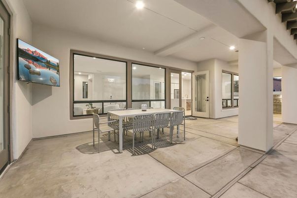 Dining room, Interior, Recessed Lighting