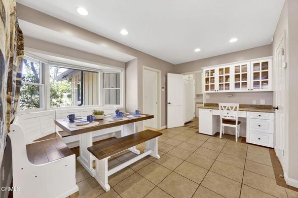 Dining room, Interior, Recessed Lighting