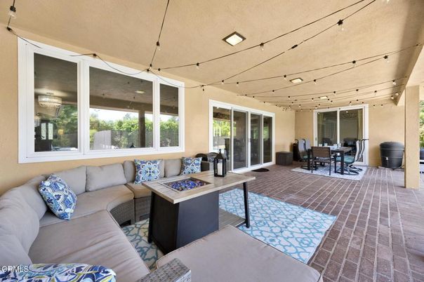 Dining room, Exterior, Living room