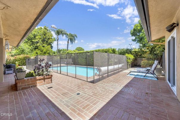 Exterior, Pool