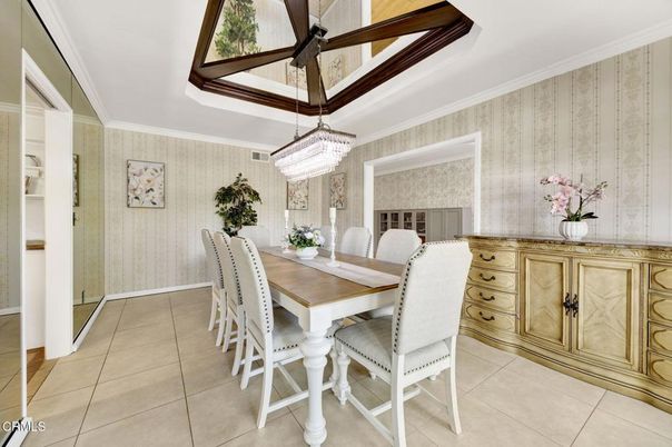 Chandelier, Dining room, Interior