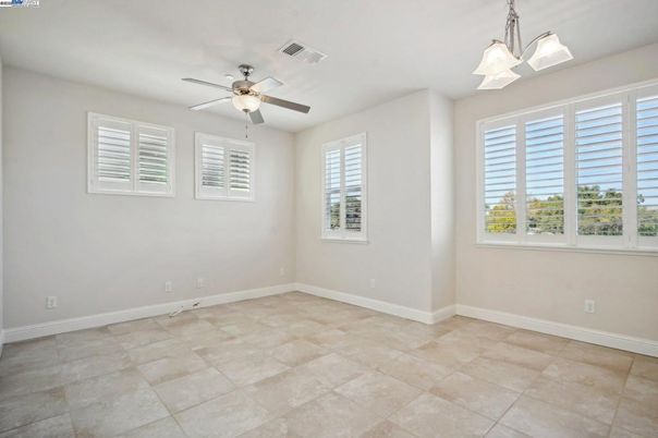 Empty room, Interior, Pendant Lights