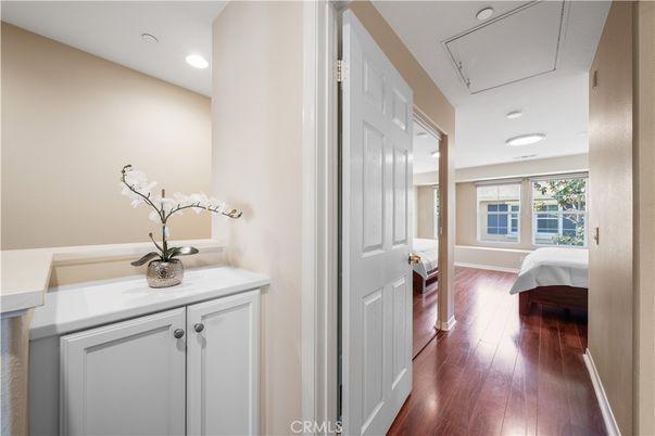 Interior, Recessed Lighting, Wood Texture Flooring
