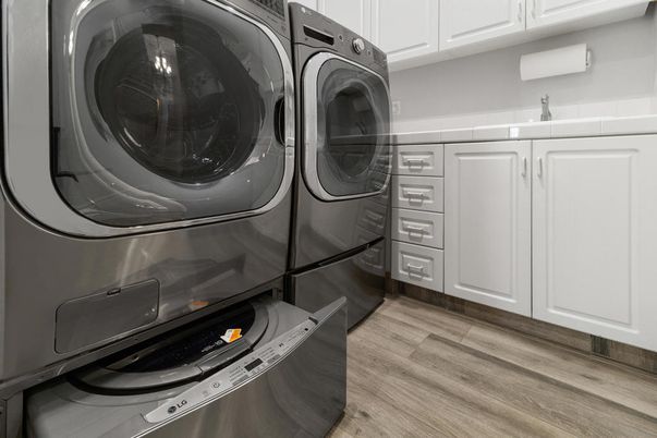 Interior, Washer, Wood Texture Flooring