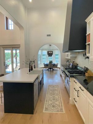 Chandelier, Dining room, Interior, Kitchen, Pendant Lights, Recessed Lighting, Wood Texture Flooring