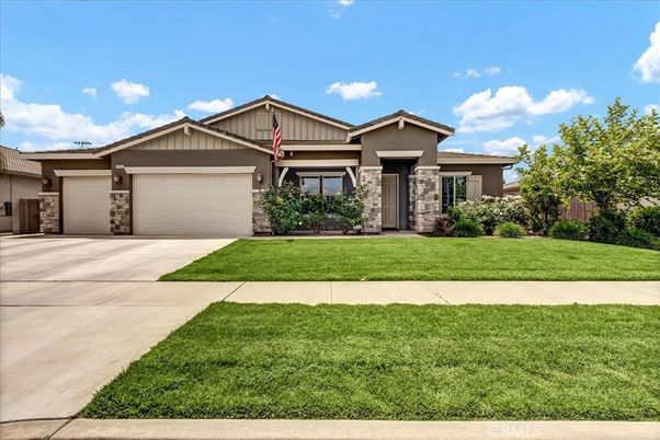 Attached, Exterior, Facade, American Craftsman