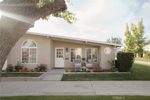 Exterior, Facade, Ranch