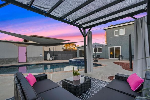 Exterior, Pool
