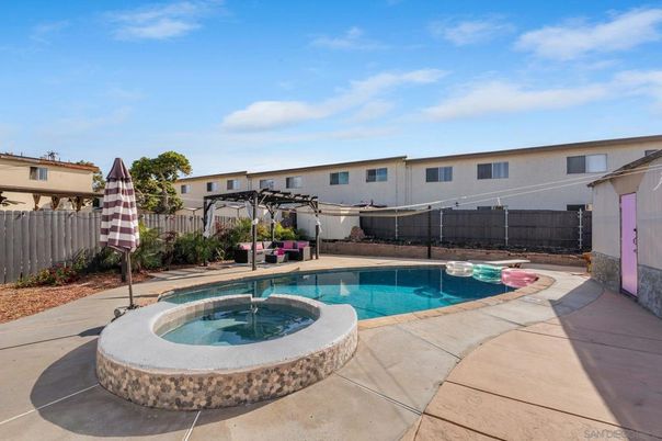 Exterior, Pool