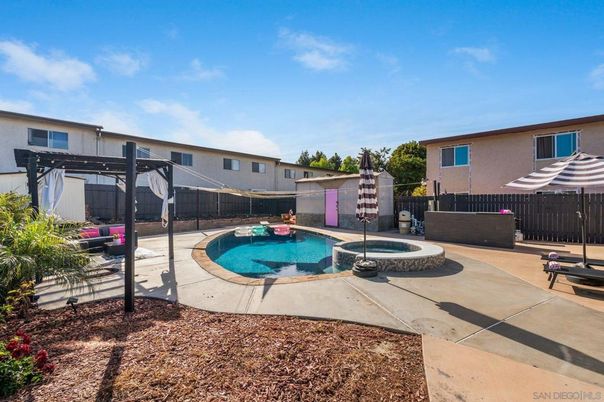 Exterior, Pool