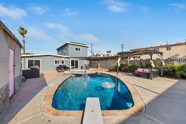 Exterior, Pool