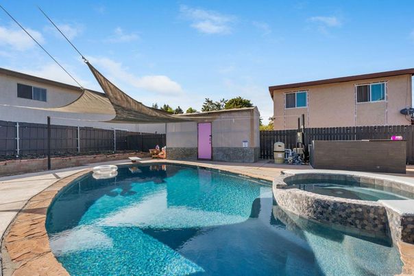 Exterior, Pool