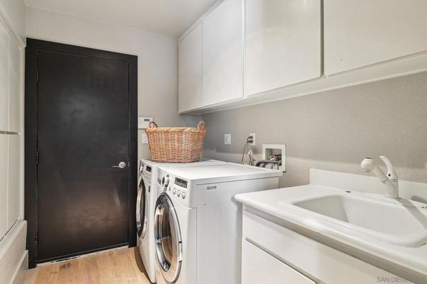 Interior, Washer, Wood Texture Flooring