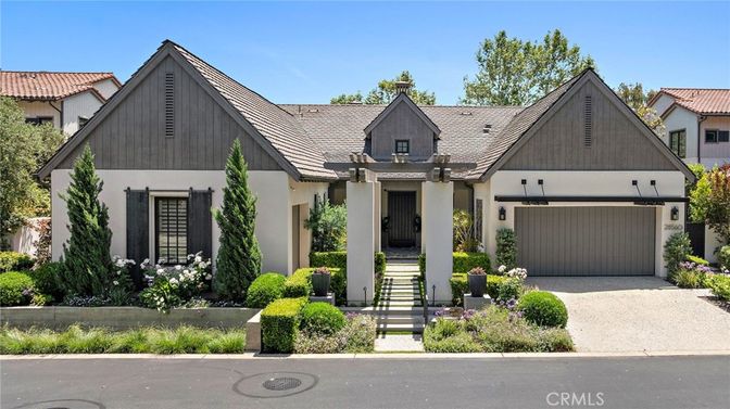 Attached, Exterior, Facade, Farmhouse