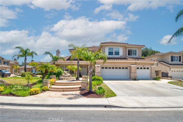 Attached, Exterior, Facade, Mediterranean
