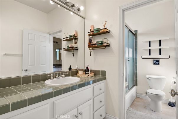 Bathroom, Interior, Tile Countertops