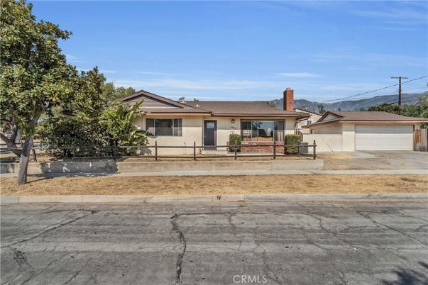 Detached Garage, Exterior, Facade, Ranch