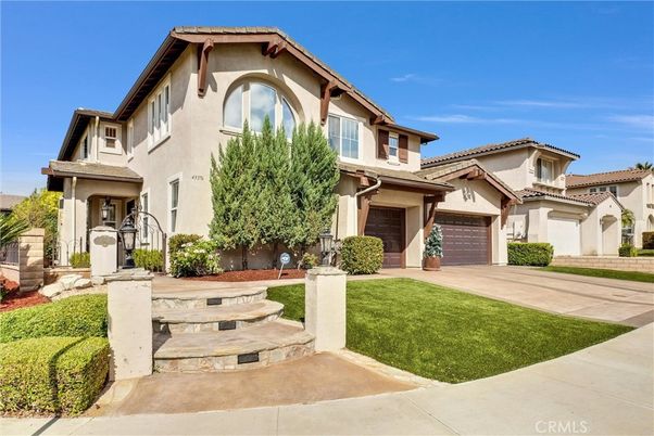 Attached, Exterior, Facade, Mediterranean