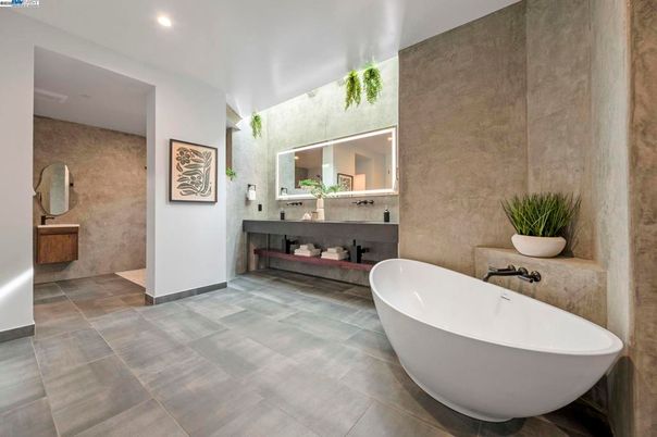 Bathroom, Dual Sink Vanities, Free Standing Baths, Interior, Recessed Lighting