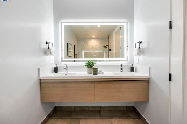 Bathroom, Dual Sink Vanities, Interior, Recessed Lighting
