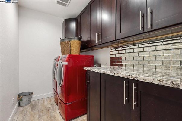 Interior, Washer, Wood Texture Flooring
