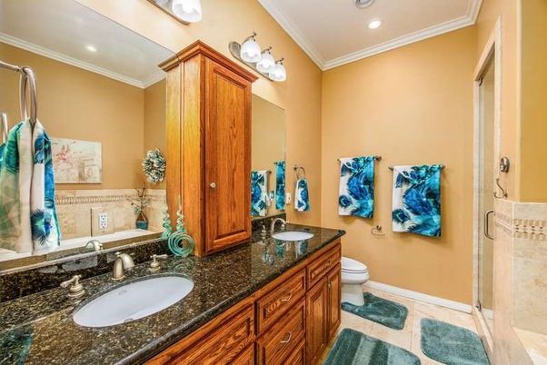 Bathroom, Dual Sink Vanities, Interior, Recessed Lighting