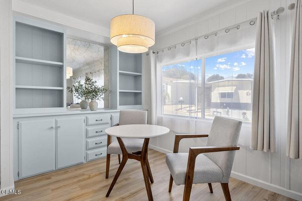 Interior, Pendant Lights, Wood Texture Flooring