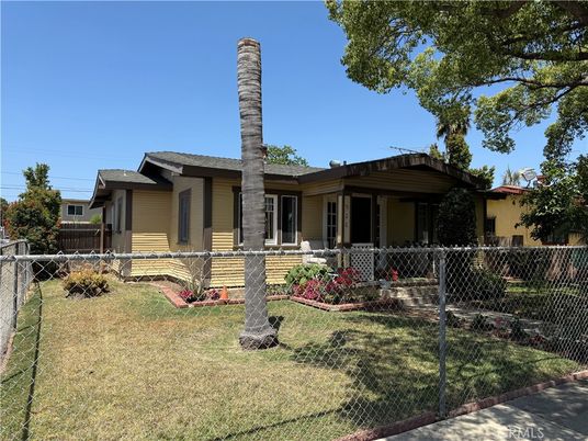 Backyard, Exterior, Facade, Ranch