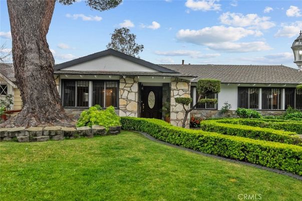 Backyard, Exterior, Facade, Ranch