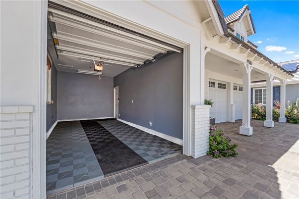 Exterior, Garage