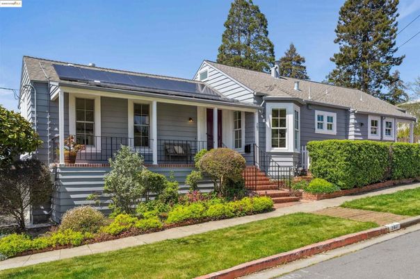 Exterior, Facade, Solar Panels, Cape Cod