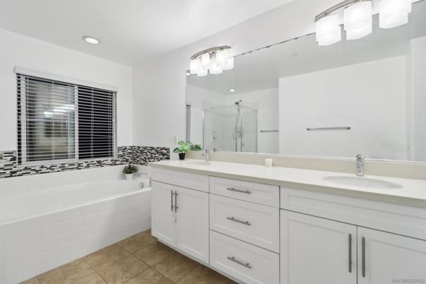 Bathroom, Dual Sink Vanities, Interior, Recessed Lighting