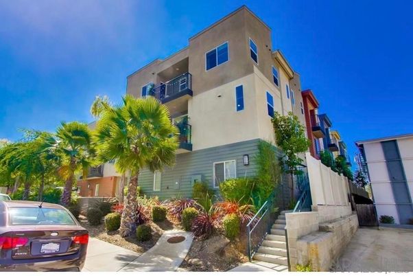 Exterior, Facade, Modern