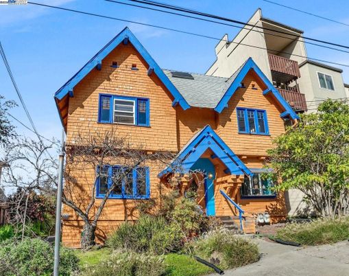 Exterior, Facade, Queen Anne Victorian