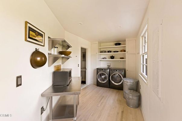 Interior, Washer, Wood Texture Flooring