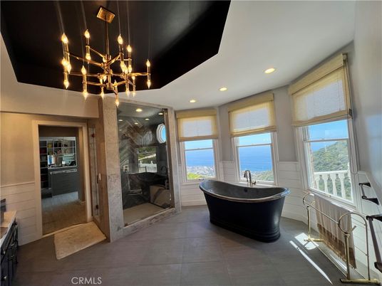 Bathroom, Free Standing Baths, Interior, Pendant Lights, Recessed Lighting, Water