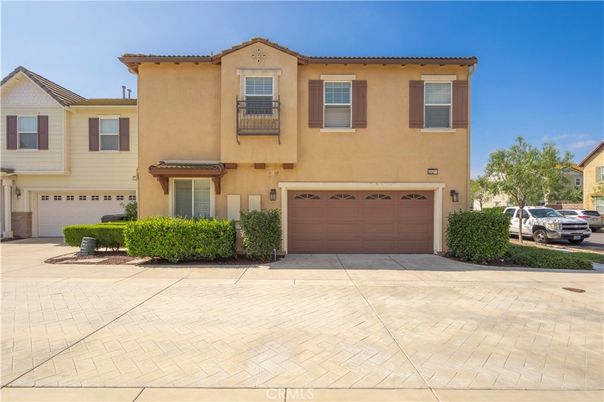 Attached, Exterior, Facade, Mediterranean