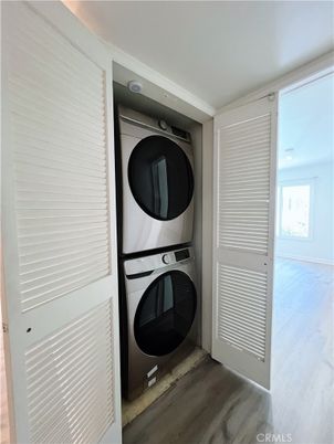 Interior, Utility Closets, Washer, Wood Texture Flooring