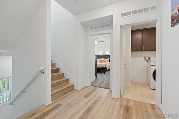 Bedroom, Interior, Washer, Wood Texture Flooring