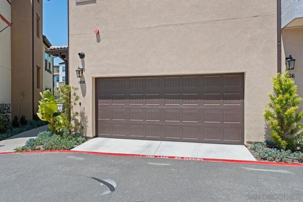 Detached Garage, Exterior