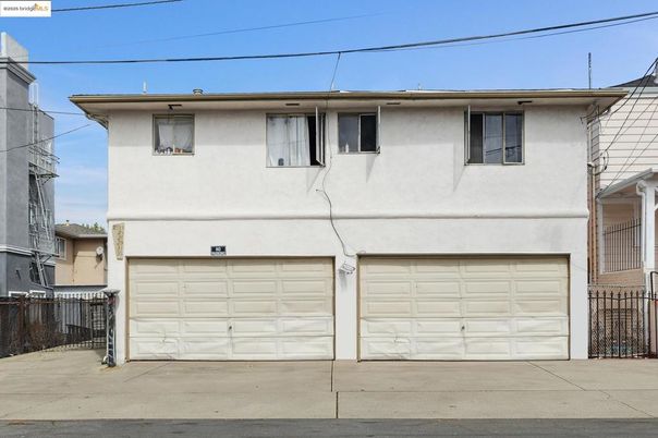 Attached, Exterior, Facade, Modern