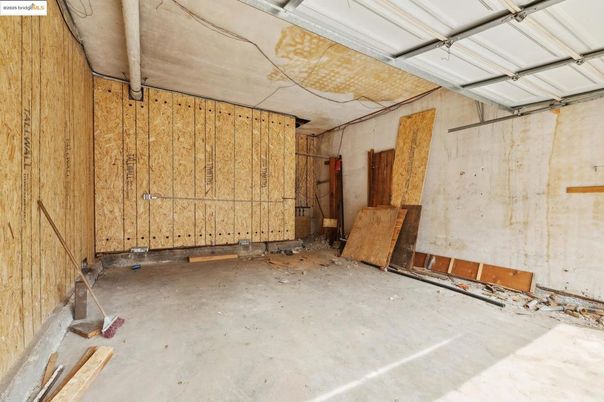 Garage, Interior, Wooden Walls