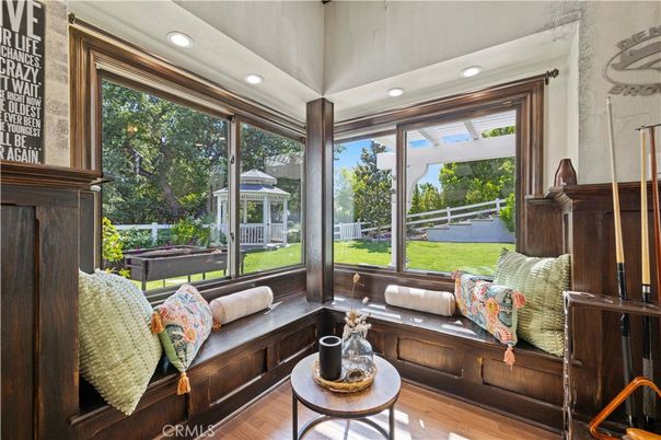 Interior, Recessed Lighting, Sun Room, Wood Texture Flooring