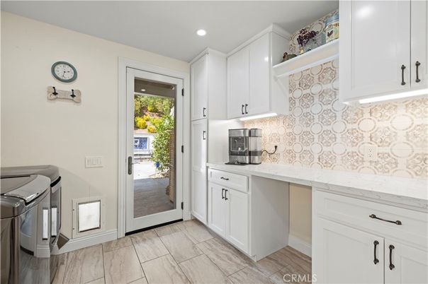Interior, Kitchen, Recessed Lighting, Washer