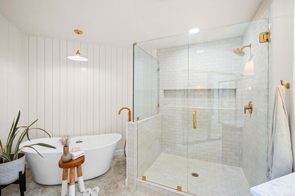 Bathroom, Free Standing Baths, Glass Shower, Interior, Pendant Lights, Recessed Lighting
