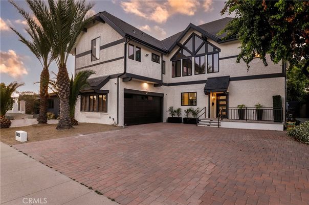 Attached, Exterior, Facade, Tudor Revival