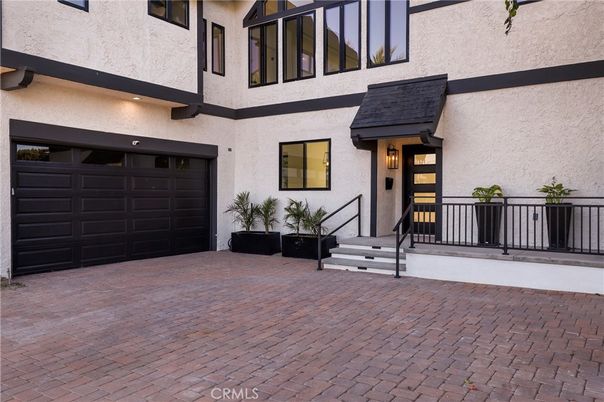 Attached, Exterior, Facade, Modern